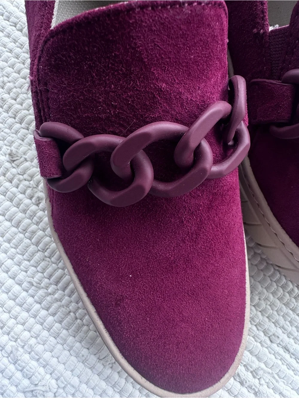 Retail: $110 Naturalizer Daphne Burgundy Suede Chain Platform Sneaker 9M NEW